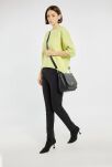 Monnari torba damska z klapą torebka duża listonoszka z długim paskiem crossbody - czarna - 6