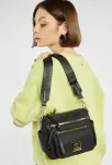 Monnari torba damska crossbody mała torebka na co dzień z kieszeniami i regulowanym paskiem - czarna - 7